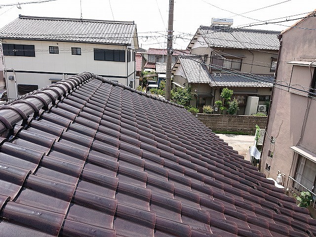 瓦屋根の全景
